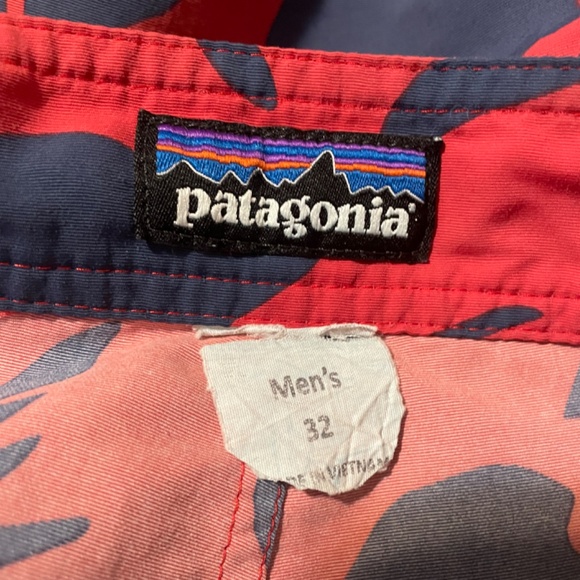 Patagonia Mens Floral Red Blue Wavefarer Board Shorts SZ 32 - Picture 5 of 5